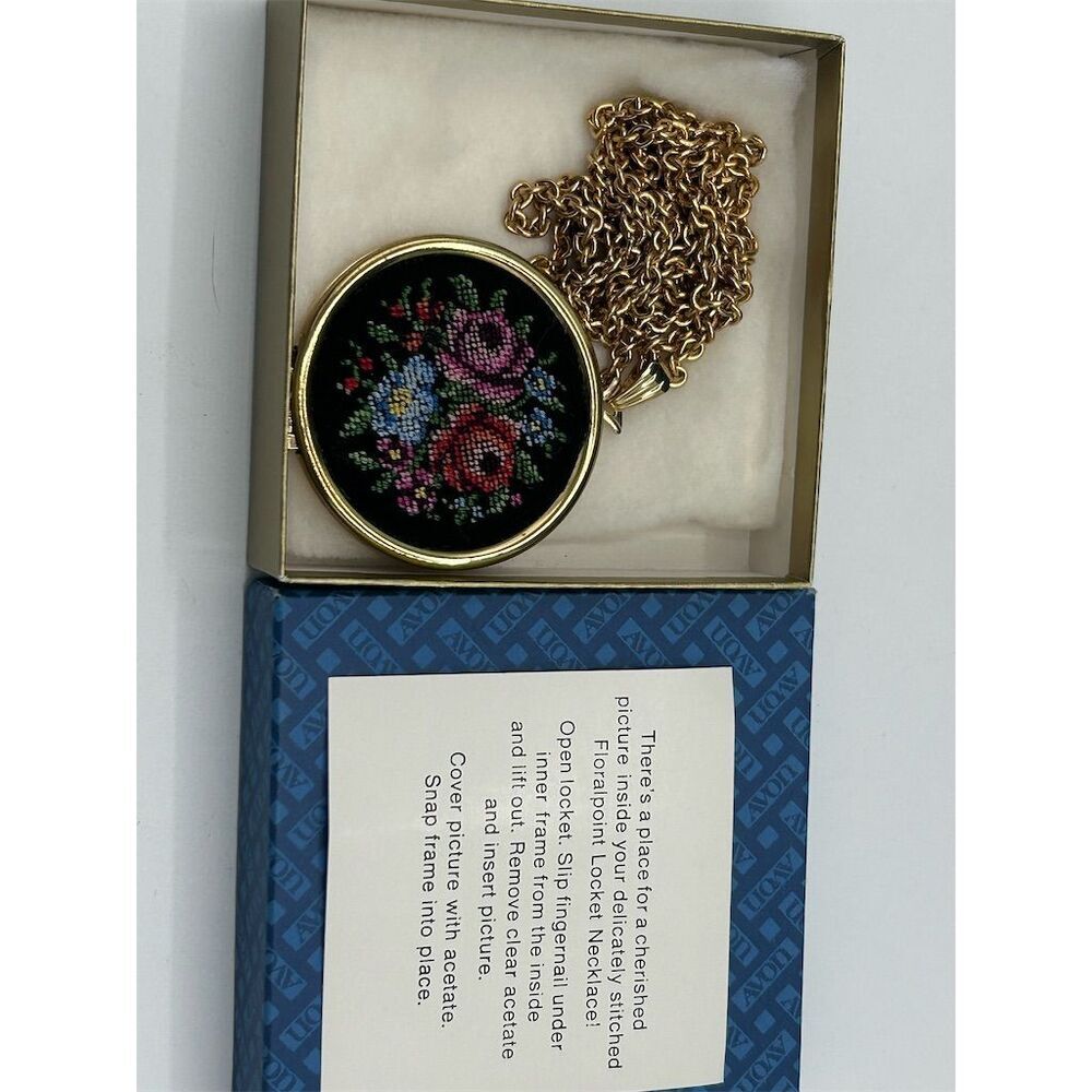 Vintage Avon Floral Locket Necklace Gold 32" Engraved Round Pendant